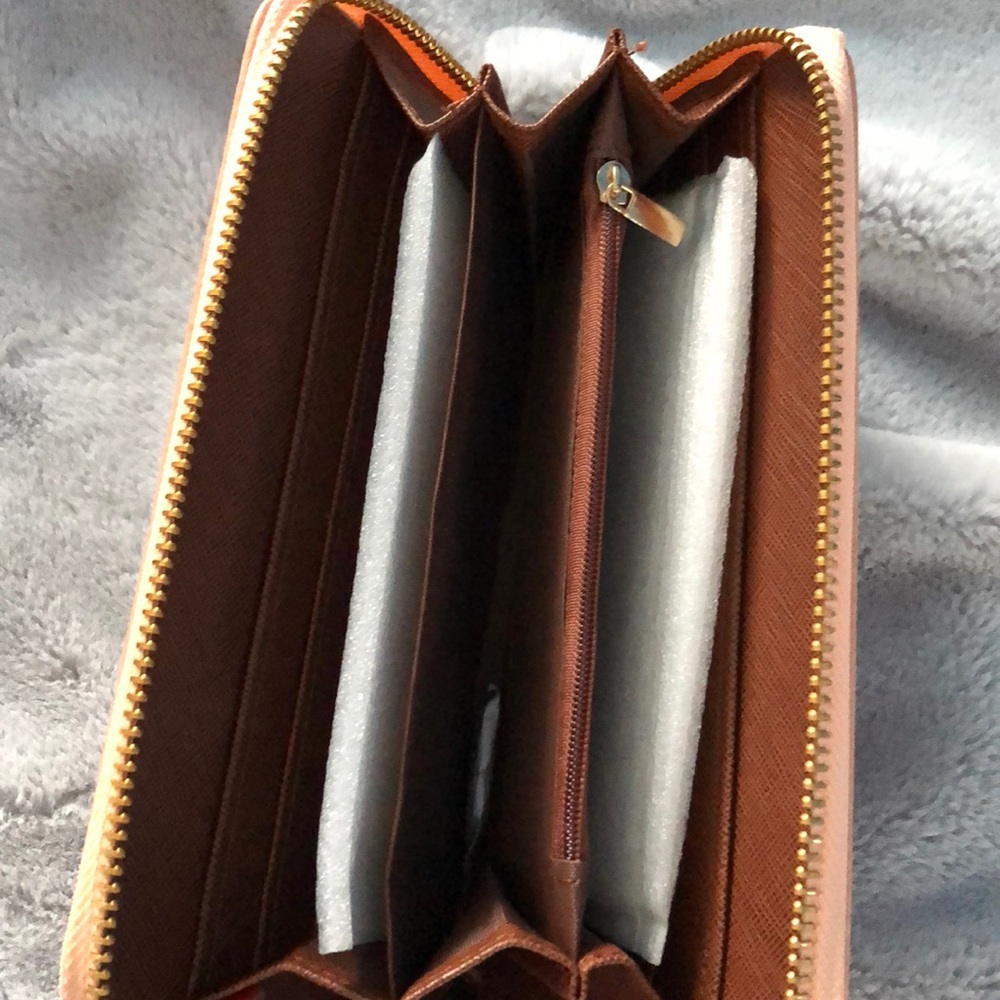 Marshall’s soft faux leather wallet - Picture 6 of 7